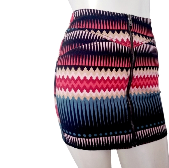 H&M Multicolored Tribal Chevron Skirt Size 2 - Picture 2 of 7
